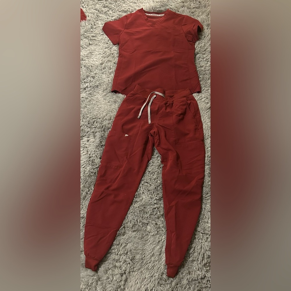 Fabletics Scrubs: Vital XS Wine Scrub Top w/ On Call Scrub Jogger XS Wine